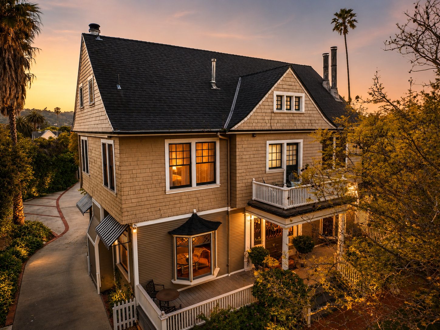 The exterior of The De La Vina Inn, Santa Barbara