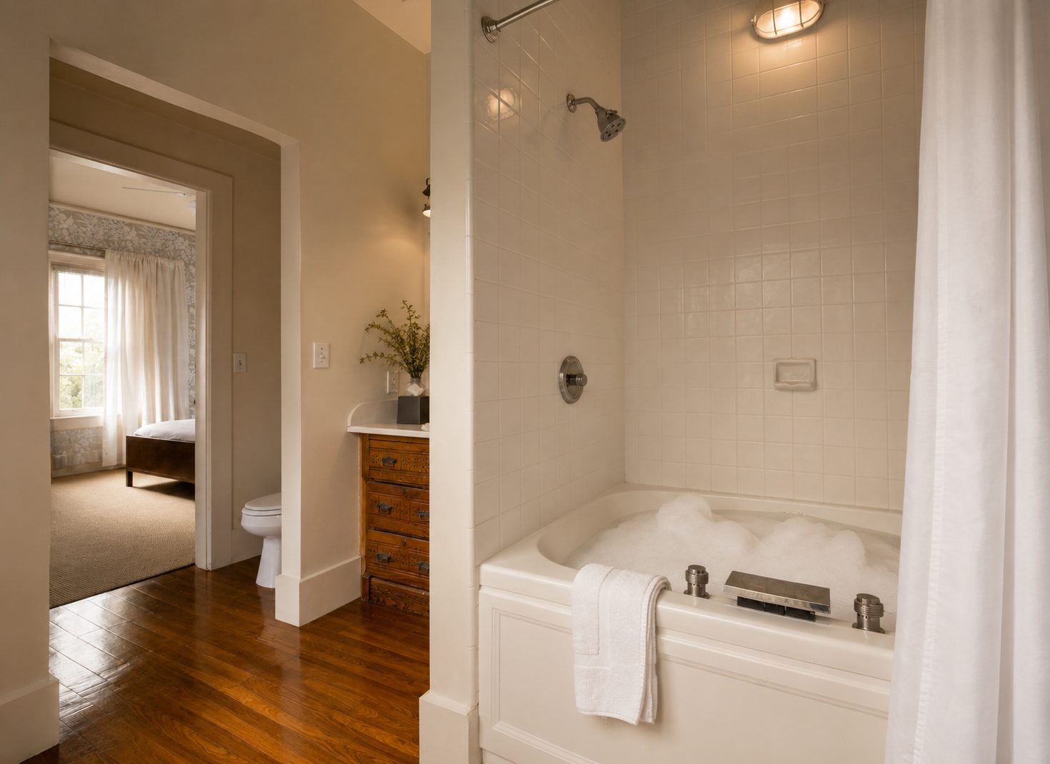 The Darcy Room at The De La Vina Inn, Santa Barbara — photo 5
